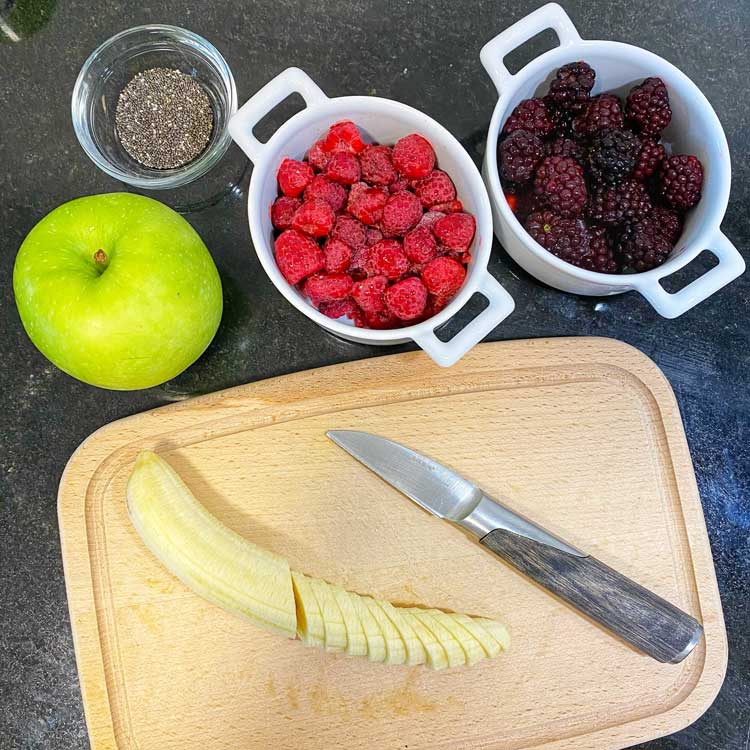 Refreshing Apple and Berry Bowl 02