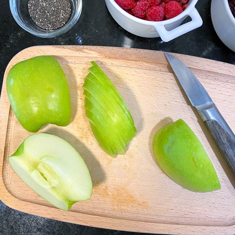 Refreshing Apple and Berry Bowl 03