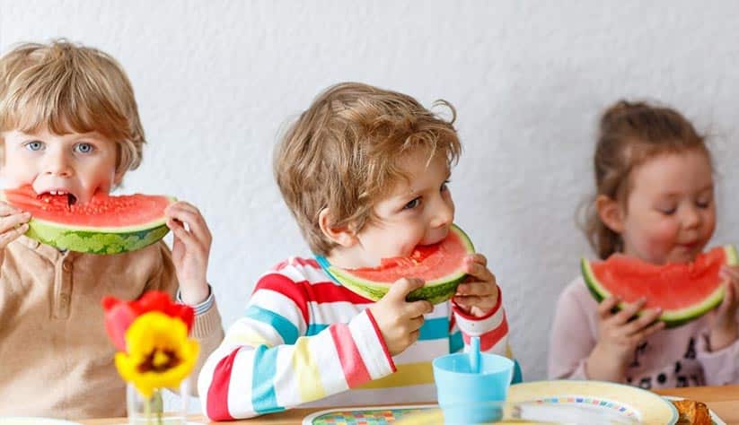 Kids-eating-healthy
