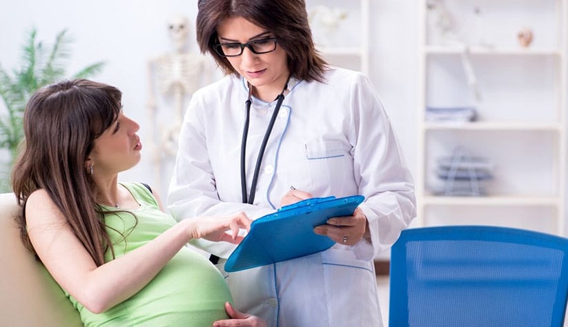 Pregnant-woman-doctor-appointment